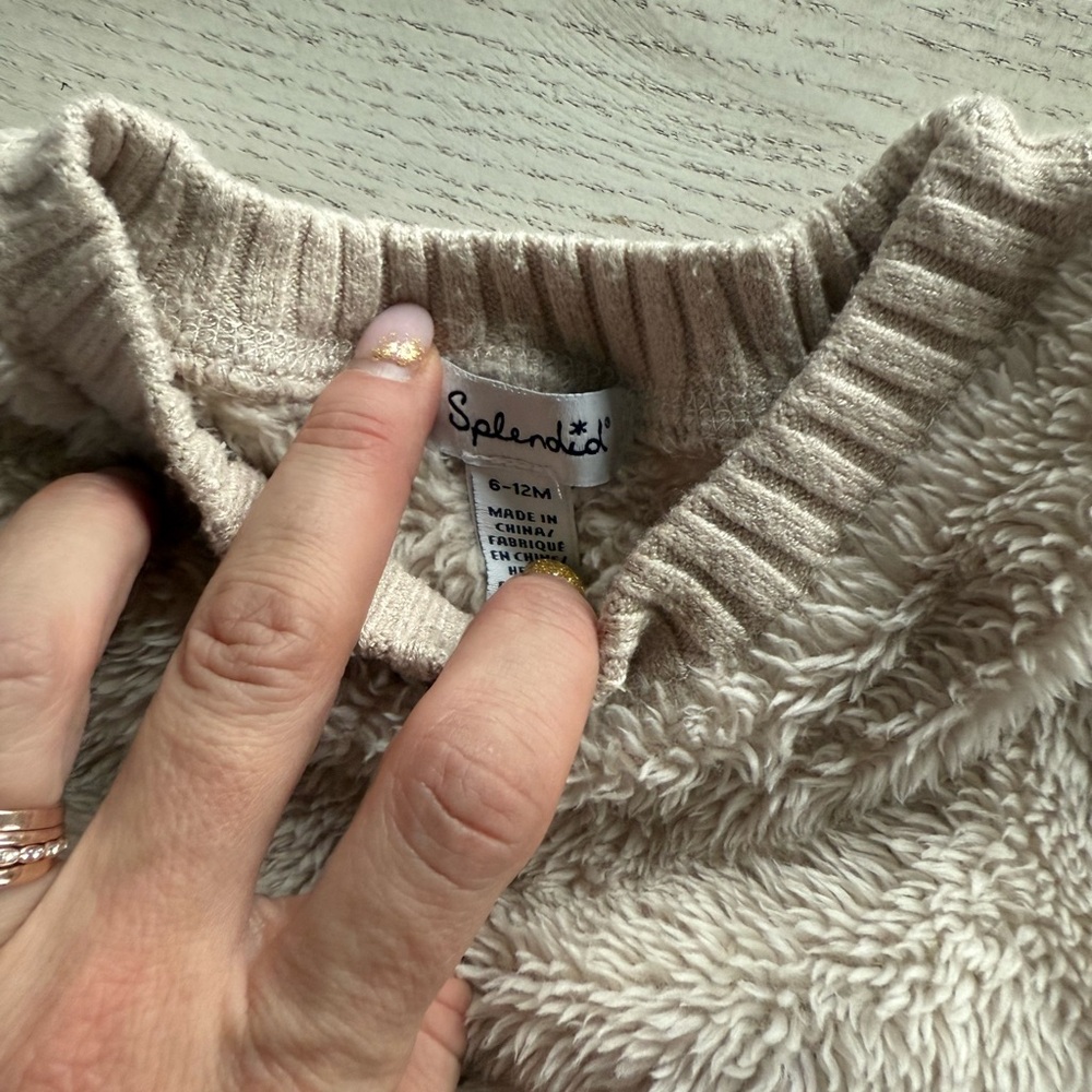 Splendid Fleece Set - Picture 3 of 3